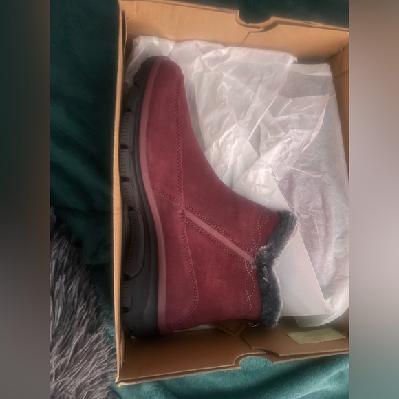Skechers size 8.5 Burgundy easy going fall essential Suede zip up ankle boot - Picture 11 of 12